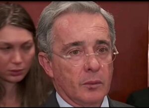 Detención domiciliaria para Álvaro Uribe Vélez